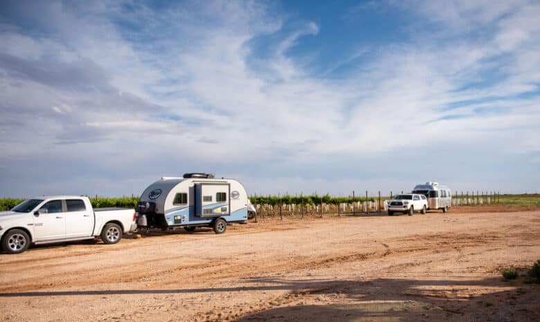 Image of two RVs Parked at Oswald Vineyard with the vineyard in the background.