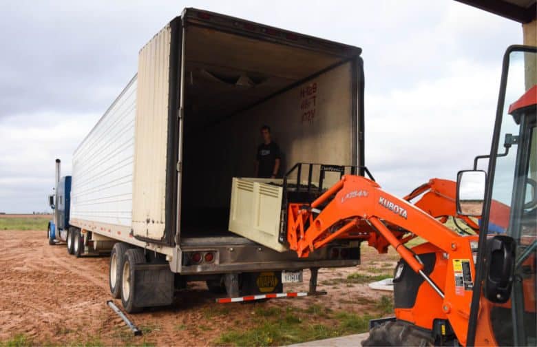 Montepulciano and Aglianico Harvest 2018 - Loading the Refrigerated Truck