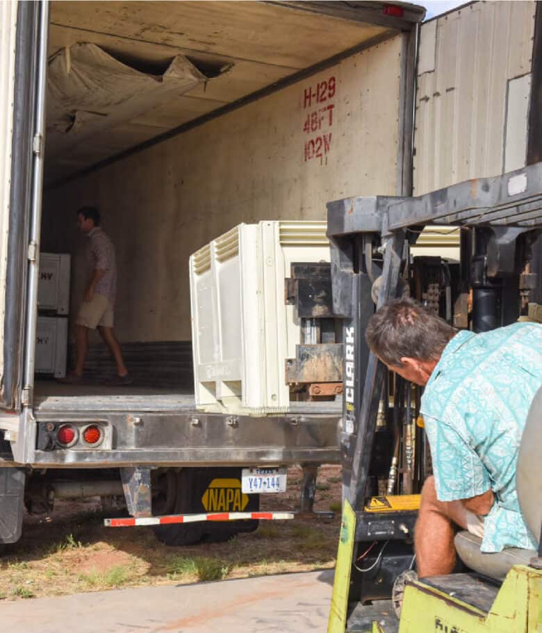 Loading the reefer with the forktruck